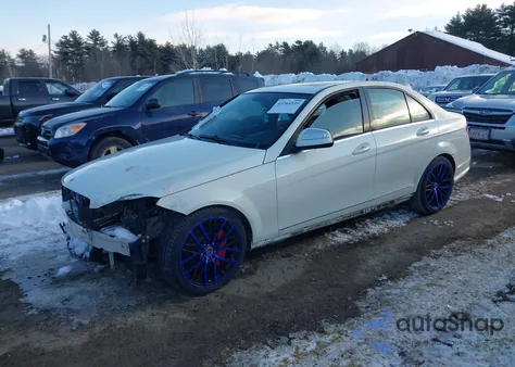 2009 Mercedes-Benz C 300 z USA, uszkodzony, nr VIN WDDGF81X09R073665